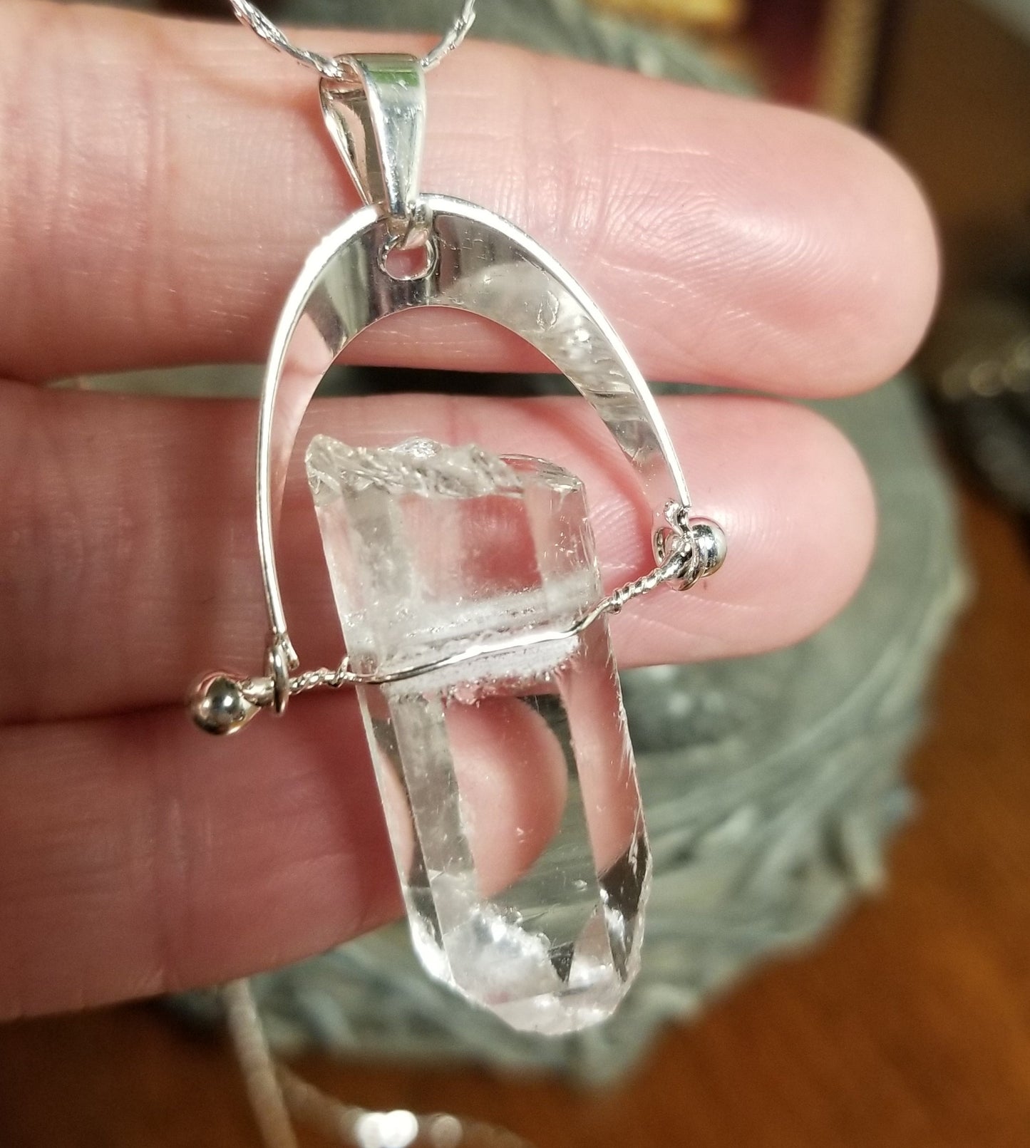 this shows the back of the necklace