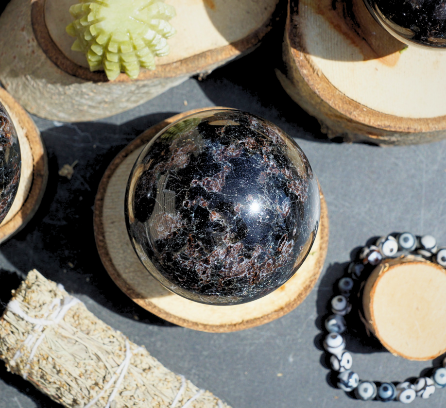 ARFVEDSONITE SPHERE
